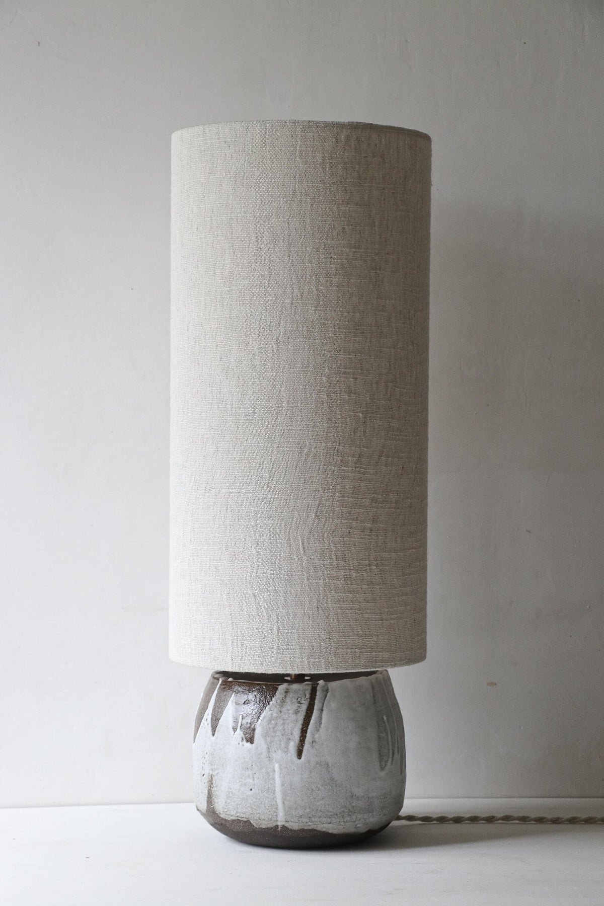 Lampe à poser en grès noir Signature 005