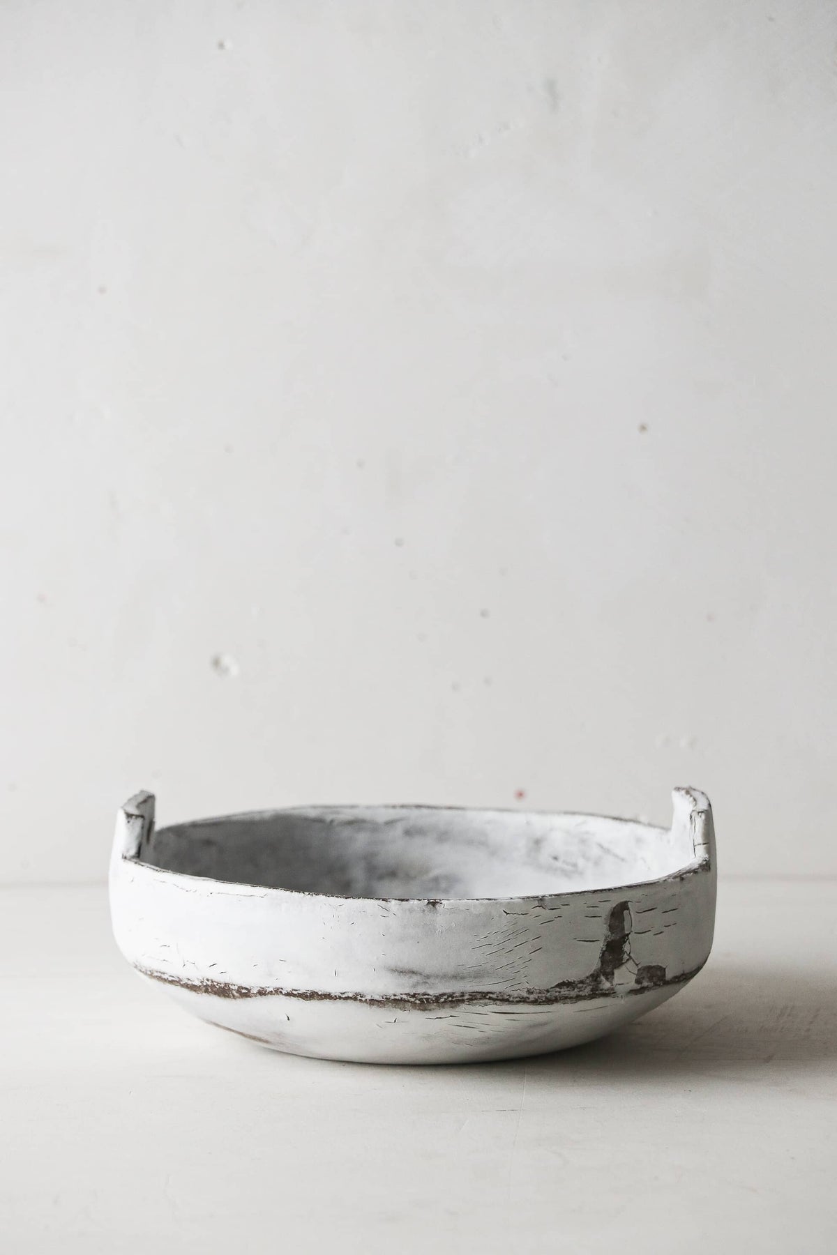 Coupe en grès noir engobe blanc C015