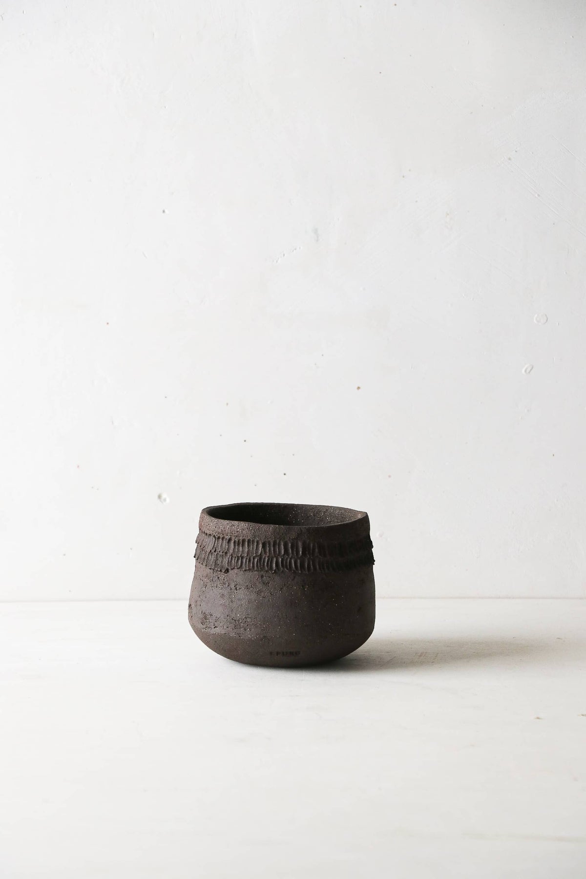 Pot en grès noir P011