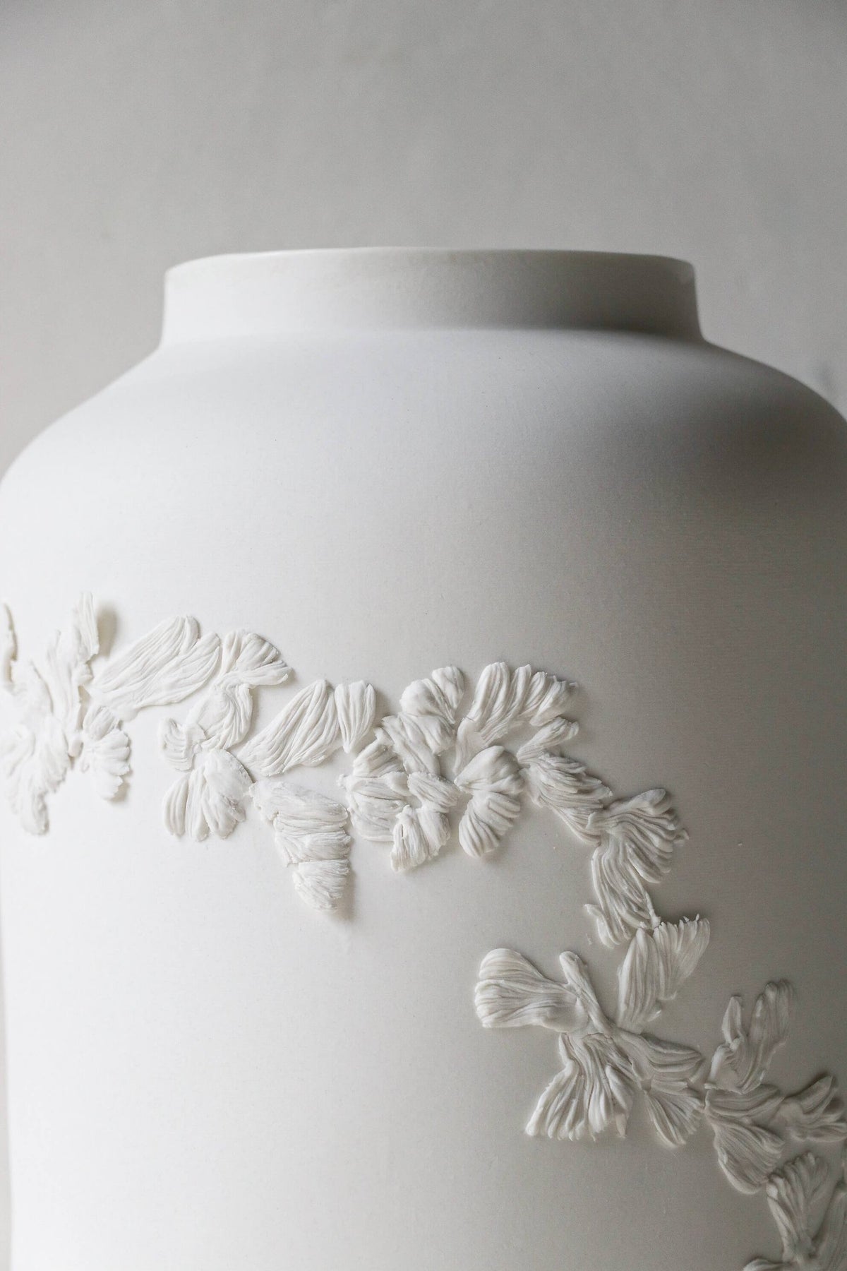 Grand vase en porcelaine Fragments
