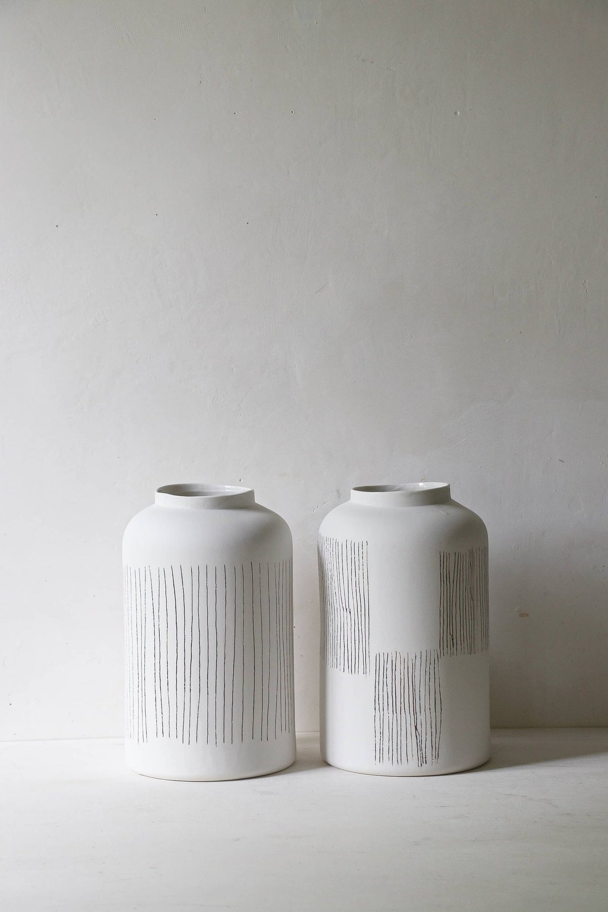 Grand vase en porcelaine Simple Mishima noir